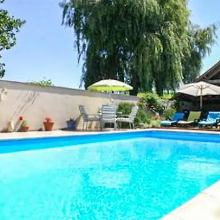 In * Savigné-sous-le-Lude