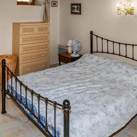 In * Savigné-sous-le-Lude