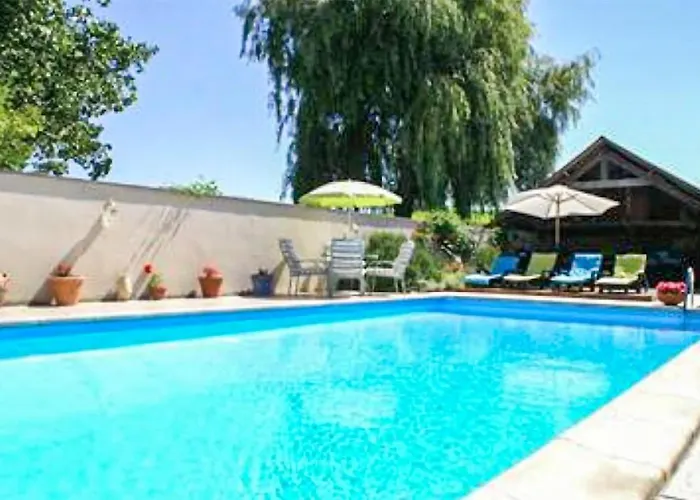 In * Savigné-sous-le-Lude