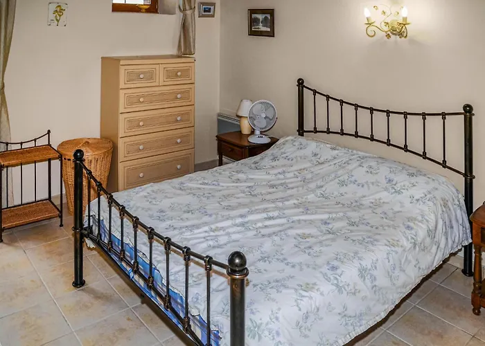 In * Savigné-sous-le-Lude